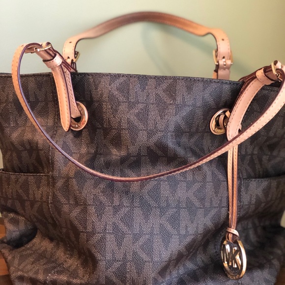 Michael Kors purse - Picture 2 of 5